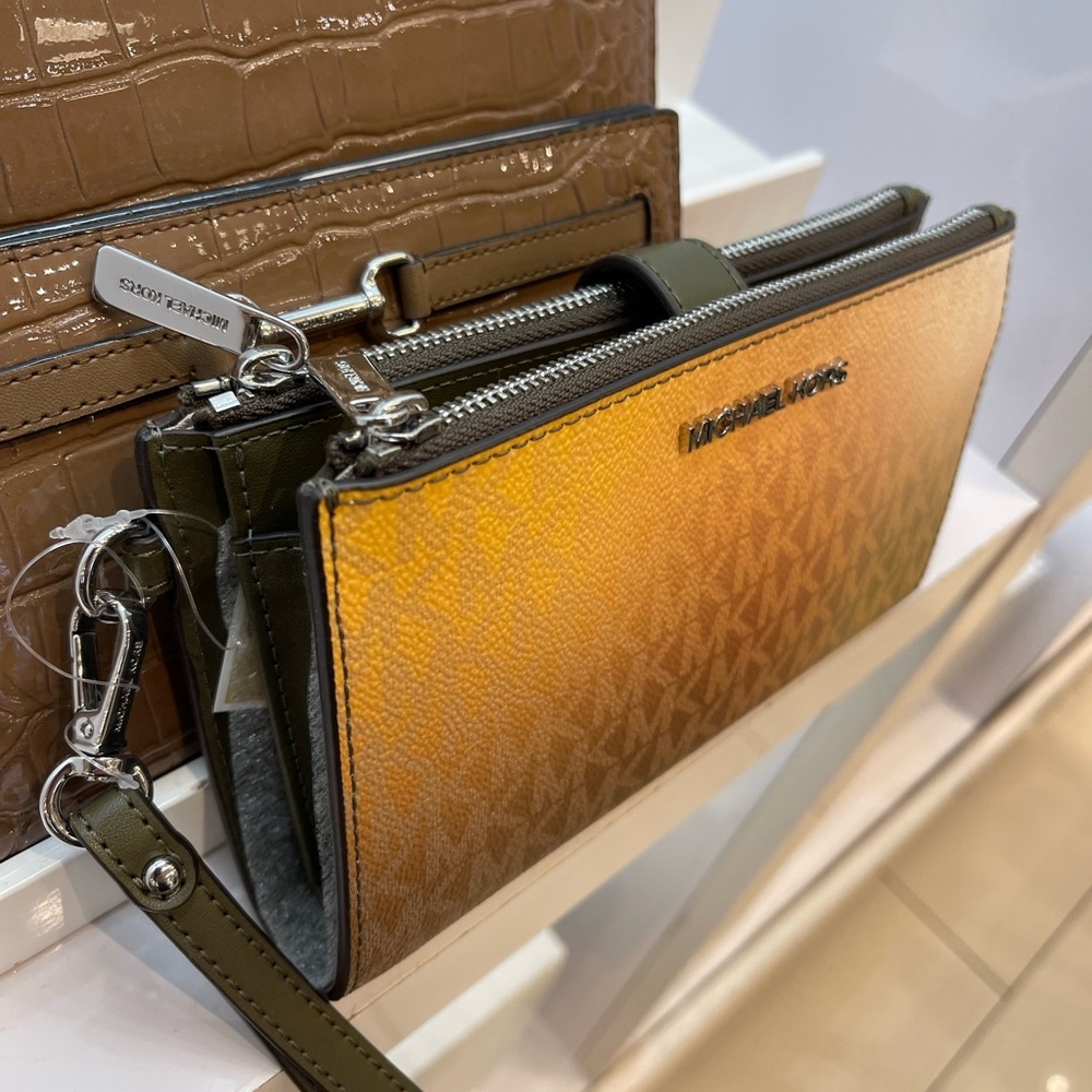 MICHAEL KORS Jet Set Lg Ombré Signature Logo Wristlet Phone Holder Wallet 
Olive - Picture 6 of 16